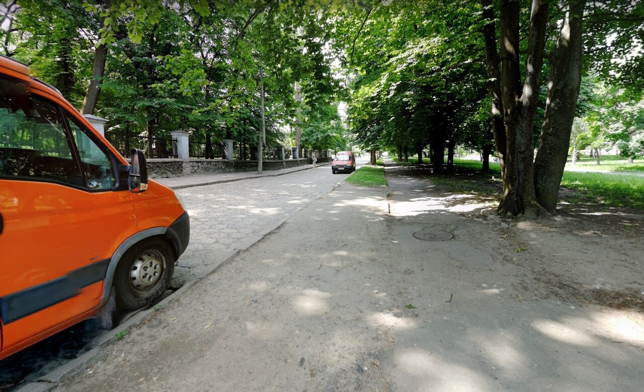 Так виглядає ця частина вулиці Драгоманова. Фото з ГуглМапс