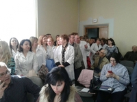 На сесію міської ради прийшли люди у білих халатах (ФОТО)