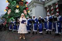 Під шансон про «табірний Новий рік» та «пєтушка» в Одесі відкрили центральну ялинку (ФОТО/ВІДЕО)