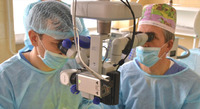 Українські медики вперше у світі провели унікальну операцію з видалення пухлини ока (ФОТО)

