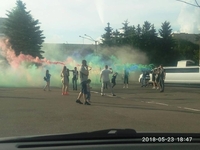 Як випускники у Рівному пускали кольоровий дим (ФОТО)