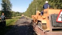 На півночі Рівненщини ремонтують дороги на місцеві «курорти» (ФОТО)