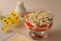 Салат з сиром і помідорами: готуємо на карантині (РЕЦЕПТ)
