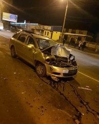 У Рівному зіткнулися вантажівка і легковик (ФОТО)