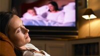 Вчені з'ясували, чи шкідливий сон під телевізор