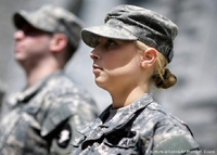 Жінкам в американській армії дозволили фарбувати вуста і нігті, голити голову і носити сережки
