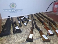 На Рівненщині до поліції добровільно принесли понад 200 одиниць зброї