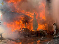 У центрі Тернополя згорів популярний ресторан. Горіли сусідні будівлі