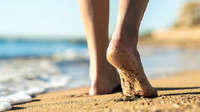 Як зробити, щоб пісок не прилипав до ніг: хитрий спосіб
