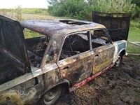Полум'я знищило машину на Рівненщині (ФОТО) 