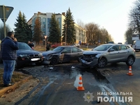 У Рівному зіткнулися три авто (ФОТО)