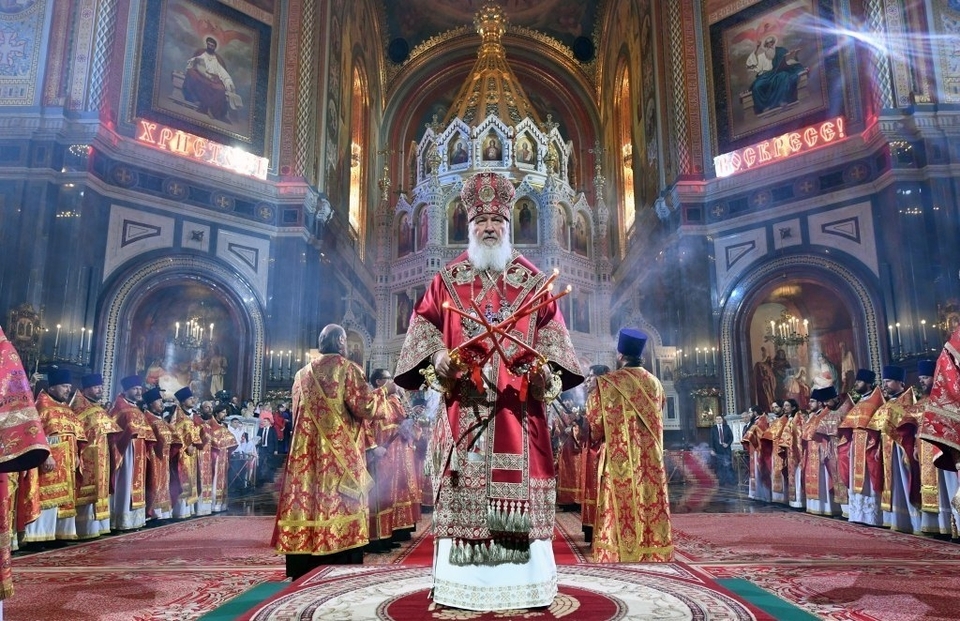 Голова РПЦ патріарх Кирил. В мережі жартують, що це фото ніби кадр з крутого реп-кліпу