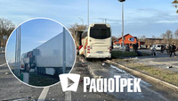 Смертельна ДТП на трасі Київ-Чоп: Водій міжнародного автобуса заснув за кермом і в'їхав у фуру (ФОТО/ВІДЕО)