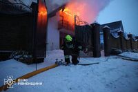 «Шахеди» влучили у приватні будинки біля Рівного: працюють рятувальники та правоохоронці (ФОТО)