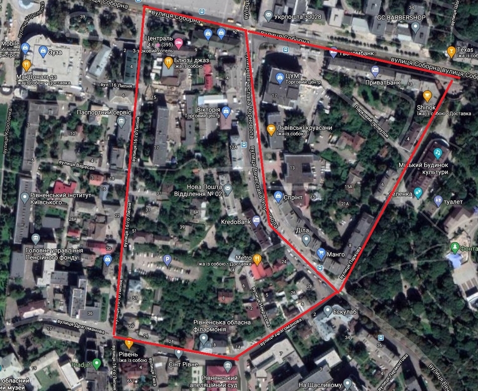 Ліворуч район обмежений вулицями 16 липня, Чорновола, Драгоманова і Соборної. Праворуч -- квартал між ЦУМом та МБК і Парком