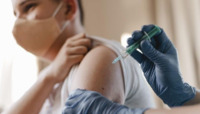 «Найбільша помилка»: лікар зробив важливу заяву про COVID-вакцинацію в Україні