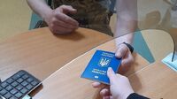 «Опановуватиме техніку та озброєння країн НАТО»: У Рівному бійцю ЗСУ терміново виготовили закордонний паспорт