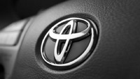 Toyota заборонила власникам вживаних авто їздити на них. Ці моделі популярні в Україні