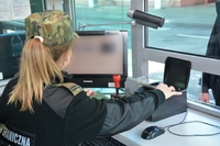 На польському кордоні в одному автобусі затримали 14 українців з підробленими документами