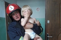 Рятувальники в Дубні звільнили дівчинку з зачиненої квартири (ФОТО)