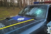 Селяни у Зарічненському районі побили автомобілі поліції на понад 40 тисяч гривень