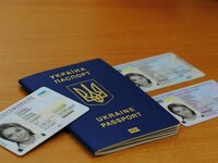 Уряд розширив коло осіб, що можуть оформити паспорт за кордоном