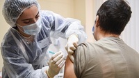 Вчителі та спортсмени: кого ще вакцинуватимуть китайською вакциною Sinovac на Рівненщині?