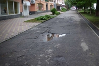 Про тротуари, які потребують ремонту, можна повідомити оперативну службу міськвиконкому Рівного