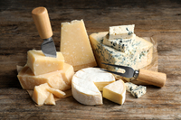 Лікарі назвали 5 ознак, які свідчать, що вам більше не треба їсти твердий сир