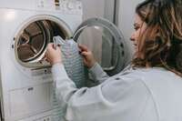 Поломки пральної машинки: Чому вона перестає віджимати речі