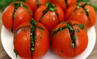 З такою закускою гості навіть не торкнуться шашликів: рецепт помідорів нашвидкуруч