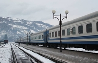 У вагоні поїзда Рахів-Харків пасажир забув валізу із... 19 тисячами доларів США (ФОТО)