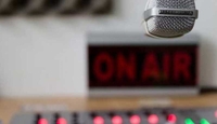 День без новин і винахідливість диктора, що врятувала сотні життів: 10 фактів про радіо 