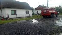 На Рівненщині злива затопила будинок і вулицю (ФОТО)