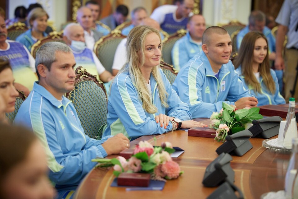 Олег Омельчук - крайній зліва. Фото з сайту Рівненської ОДА.