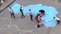Велику мапу України малюють у місті неподалік Рівного (ФОТО)