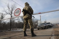 Рвалися у сторону Росії: на Донбасі машина намагалася прорвати блокпост, є загиблий
