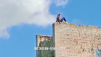 Школярки влаштували фотосесію на даху недобудови у Рівному (ВІДЕО)