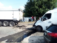 Renault Master врізався у Volkswagen T4 і спричинив ланцюгову ДТП біля Рівного