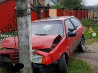 У селі на Рівненщині легковик в'їхав у стовп (ФОТО)