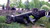Все село зійшлося дивитися на перекинутий автомобіль: що сталося на Сарненщині (ФОТО)