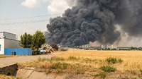 Палає найбільша птахофабрика Європи: росіяни вдарили КАБами по підприємству під Херсоном