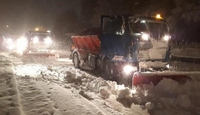 Через сніг комунальники вже чистять вулиці Рівного 