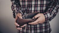 Викладіть їх з гаманця: 5 предметів, які мають енергію бідності 