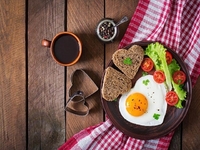 Які продукти на сніданок допоможуть впоратися зі стресом