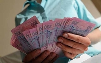 Скільки дає реформа: медики Рівненщини отримали перші підвищені зарплати 