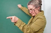 Вчителі-пенсіонери — на вихід? Директорам шкіл наказано розірвати з ними договори