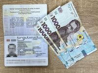 «Так інспектора ще ніхто не принижував»: мережу розсмішила сума хабаря, яку запропонував українець, аби виїхати за кордон