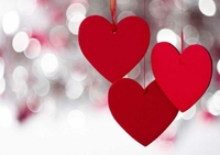 Найкращі подарунки для коханих на День святого Валентина