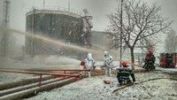 Зимові фото з тренування рятувальників, що охороняють РАЕС